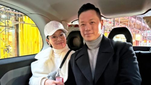 胡杏儿老公回应夜店与多位美女搂抱事件