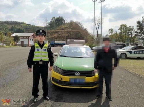 旅游大巴闯入长江隧道，交警迅速处置——展现应急能力的瞬间