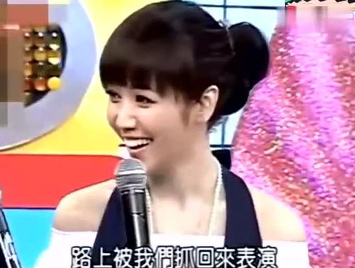 侯佩岑听到珊瑚海的表情，音乐与情感的交织