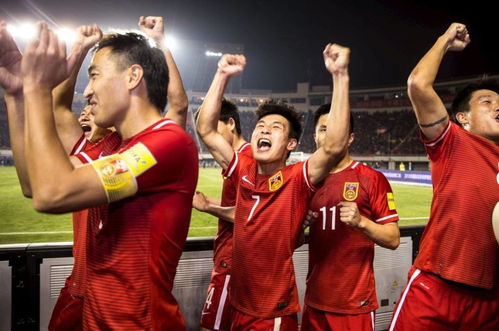 国足VS澳大利亚，现场观众人数打破纪录，足球盛宴震撼上演！