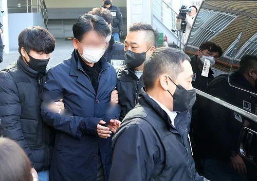 韩媒报道，李在明视察山火灾情时遭遇袭击事件