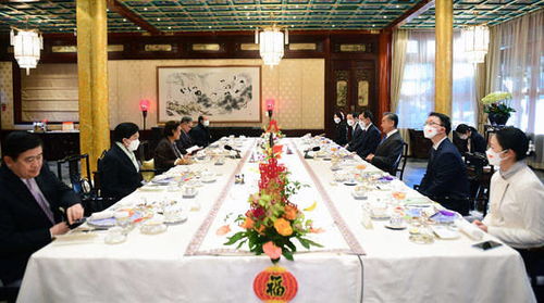 王毅会见泰国公主诗琳通，深化中泰友好交流的重要时刻