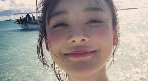 长相完美的聋哑女生曾晒照回应质疑，无声的力量与自信的光芒