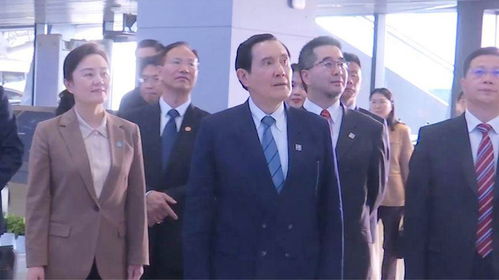 周鸿祎打卡重庆，购入夏布服饰，体验传统魅力