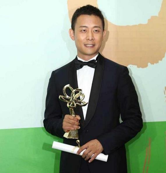 张译二度荣获华表影帝，演技的荣耀与行业的肯定