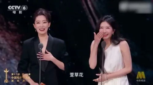 惠英红荣获华表奖优秀女演员奖，激动心情溢于言表，泪洒舞台