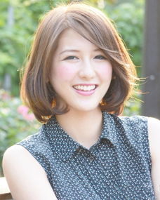 女子发型新潮，正面刘海与背面寸头的独特魅力