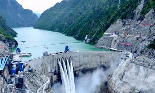 世界第一高坝首蓄成功，壮丽工程的辉煌里程碑
