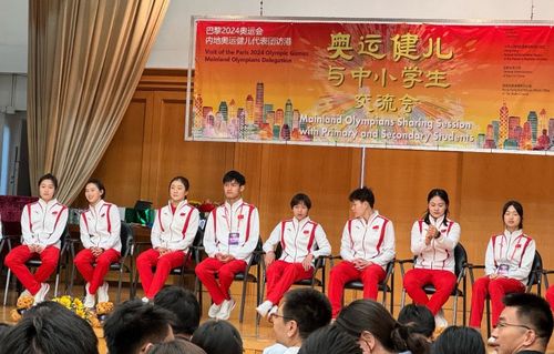 全红婵观众席化身秩序管理员，秩序之美与公众责任