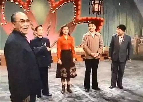 春晚机器人五一兼职累到翘二郎腿，人与智能的交融与反思