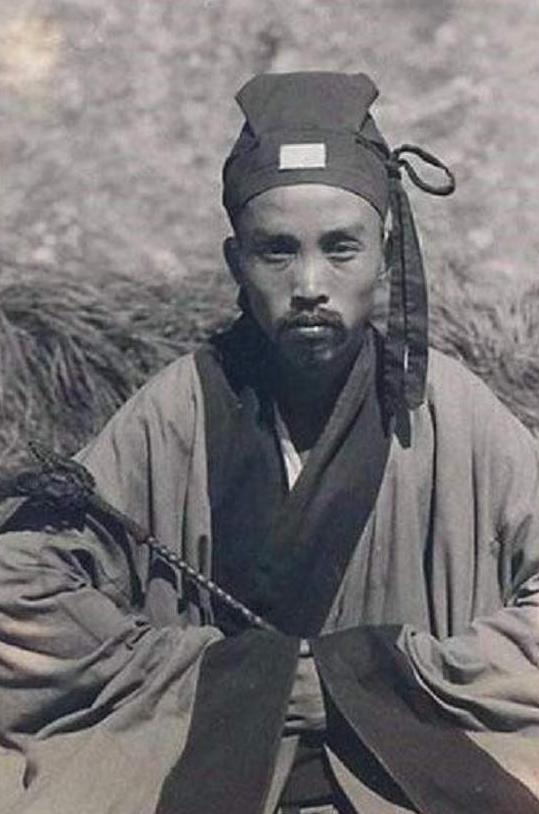 捉五魁，穆青的传奇故事