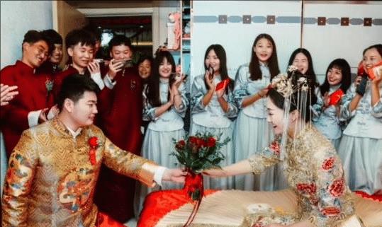 离婚后，我被美女包围求婚