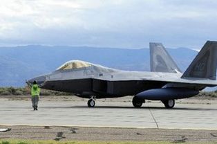 专家观点，歼-10CE完胜F-16——现代空中力量的较量与对比