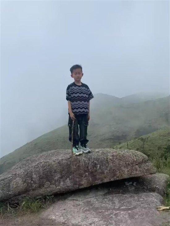 福建八岁男童爬山失踪近七天，一场生死搜救与社会的关切