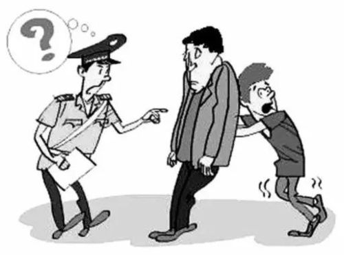 弟弟对母亲出言不逊，哥哥出手教训，家庭矛盾的深度解析