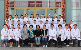 全班携手，共赴医院拍摄毕业照——陪伴患病同学的温暖之旅