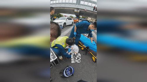 男生去钓鱼的路上遭遇超大车祸现场