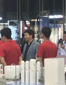 媒体热议疑似余承东被拍到开车睡着事件