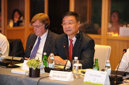 李在明首次主持国务会议遇冷场，挑战与机遇并存