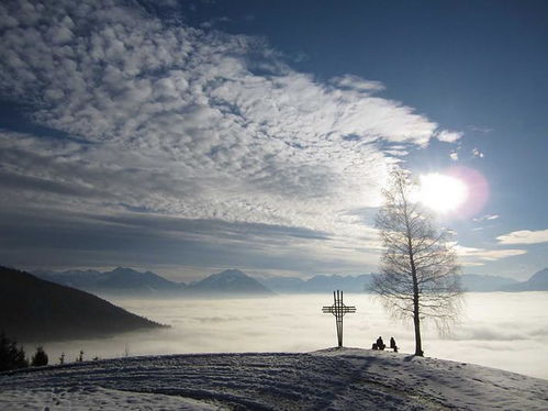 轻舟已过万重山，人生旅途中的转折与超越